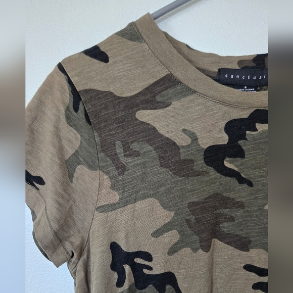 Sanctuary For Anthropologie Green Camo Tee Size Small - Picture 3 of 4